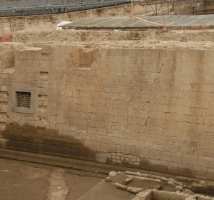 <span>Napoli, Stazione Municipio – Bastioni vicereali di Castel Nuovo</span><i>→</i>