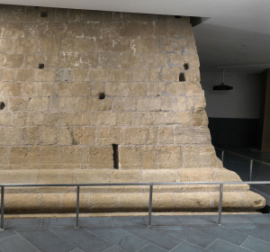 <span>Napoli, Stazione Municipio, Torre dell’Incoronata</span><i>→</i>