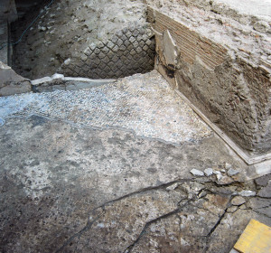 Previous<span>Napoli, Stazione Duomo, mosaici pavimentali di età romana</span><i>→</i>