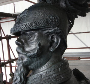 <span>Naples, Monument to Vittorio Emanuele II, Bovio square</span><i>→</i>